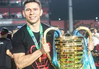 Osvaldo vai seguir como jogador do Vitória? Entenda futuro do atacante