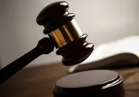Pai é condenado a 15 anos de prisão após filho matar pessoas em escola