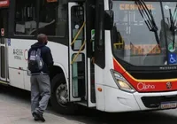Passageiros criam grupo no WhatsApp para driblar falta de ônibus