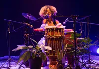 Performance une poesia e tambores em três espaços culturais da Bahia