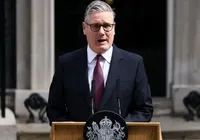 Premiê Keir Starmer renuncia após pressão do próprio partido