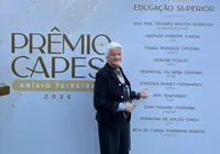 Professora da UFBA recebe o Prêmio Anísio Teixeira da CAPES
