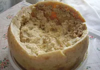 Queijo mais perigoso do mundo é servido como iguaria