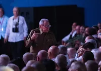 Raúl Castro reaparece de farda em Havana em meio a ameaças militares dos EUA