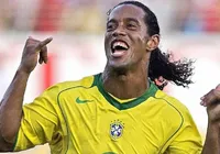 Ronaldinho Gaúcho deixa aposentadoria e volta a jogar em time italiano
