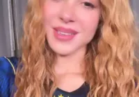 Shakira anuncia feat com Léo Santana após classificação do Brasil