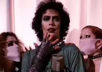 Tim Curry, um dos maiores astros do terror, morre aos 80 anos