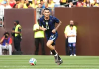 Titular? Ibañez responde se treinou como lateral após lesão de Wesley