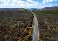 Trecho da BR-242 é interditado em Lençóis após acidente