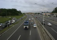 Trecho de acesso à BR-324 é bloqueado na Bahia; veja rotas alternativas