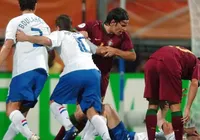 Três expulsões são demais? Jogo mais violento da Copa teve 20 cartões