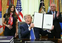Trump emite recomendação que limita vacina em crianças nos EUA