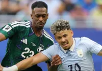 Uruguai para na Arábia Saudita e estreia com empate na Copa do Mundo