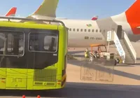 VÍDEO: ônibus atinge asa de avião da Gol durante embarque
