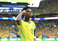 Vini Jr. reencontra lateral noruguês que já tomou "baile" na Champions