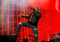 Vocalista do Guns N' Roses revela problema de saúde que surge ao cantar