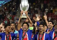 Zagueiro faz história e vira o brasileiro com mais títulos no futebol