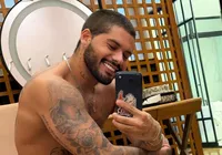 Zé Felipe desabafa sobre sexualidade: “Gay só por hobby”