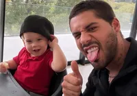 Zé Felipe reage a críticas por vídeo do filho com conotação sexual