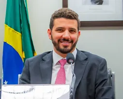 Deputado mais rico da Bahia recebe da noiva sua primeira doação - Imagem