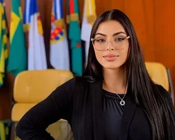"Trans de direita" erra nível de escolaridade no registro do TSE - Imagem