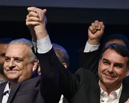 Vai desistir? Brecha em ata do PL permite recuo de vice de Flávio - Imagem