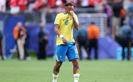 Em lágrimas, Neymar anuncia aposentadoria da Seleção Brasileira