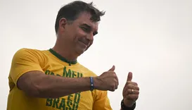 Flávio Bolsonaro chama Lula de "caloteiro da esperança" em 1º discurso