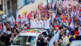 Jerônimo defende legado na Educação durante caminhada em Salvador