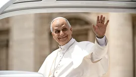 Papa Leão XIV visita Espanha sob ataque da extrema direita