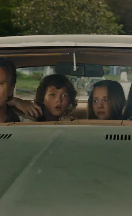 Novo filme de J.J. Abrams mistura dinossauros e viagem no tempo