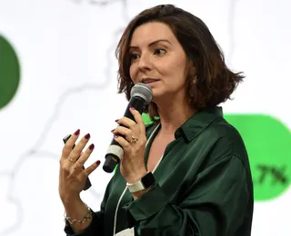 ‘A lei que restringiu o celular nas escolas pegou no Brasil’, diz diretora do MEC