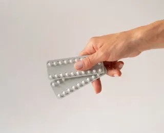 Anticoncepcionais podem aumentar a compulsão alimentar em mulheres
