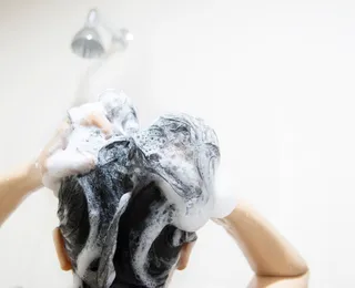 Anvisa recolhe shampoos, alisantes e perfumes famosos de supermercados