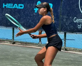 Aos 15 anos, brasileira vence Brasileiro de tênis em duas modalidades