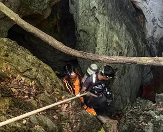 Após sete dias presos, mergulhadores encontram sobreviventes em caverna
