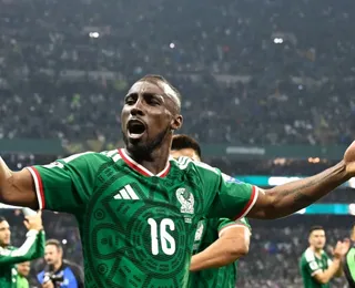 Artilheiro do México supera briga de faca e brilha no Mundial