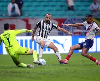 Atacante do Botafogo chama gramado da Fonte Nova de "pasto"