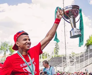 Baiano brilha na Europa e conquista título histórico aos 21 anos