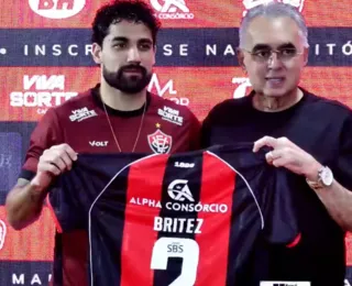 Brítez se vê versátil na defesa e aponta escolha "fácil" pelo Vitória