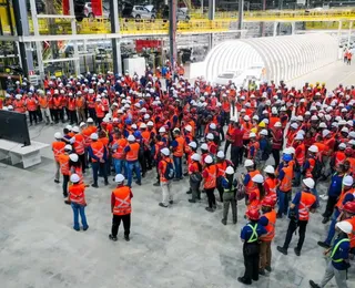 BYD abre quase 400 empregos e acelera expansão de fábrica na Bahia