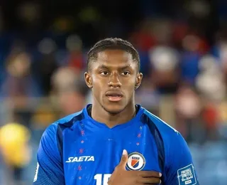 Camisa 10 do Haiti nasceu com mãe em coma e foi batizado por médicos