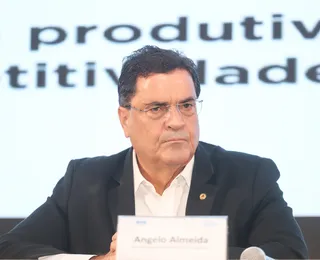 "Caricatura da velha política": deputado critica prefeito da oposição