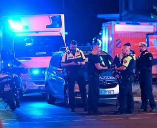 Carro atropela multidão, deixa 1 morto e 29 feridos em parada LGBT