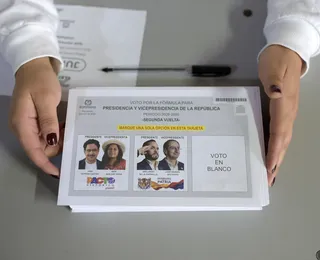 Colômbia escolhe entre candidato pró-Trump e herdeiro da esquerda