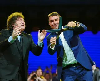 Com Trump e Javier Milei, Flávio internacionaliza a disputa nacional
