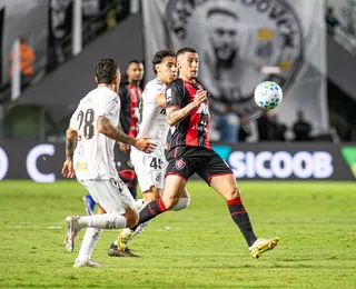Com um a mais, Vitória perde por 3 a 1 para o Santos fora de casa