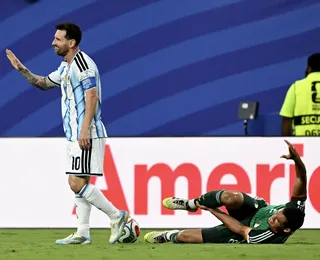 Comentarista de arbitragem analisa lance de possível expulsão de Messi