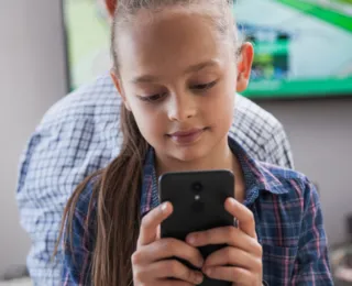 Crianças menores de 15 anos são proibidas de usar redes sociais
