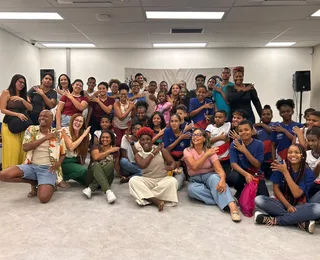 Dança sem som: Flipelô é palco de oficina inclusiva para surdos